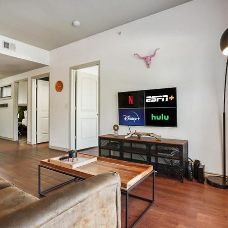 Stylish 4Br With Smart Tv And Free Garage Parking Lejlighed Austin Eksteriør billede