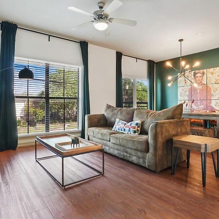 Stylish 4Br With Smart Tv And Free Garage Parking Lejlighed Austin Eksteriør billede