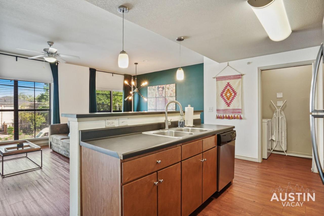 Stylish 4Br With Smart Tv And Free Garage Parking Lejlighed Austin Eksteriør billede