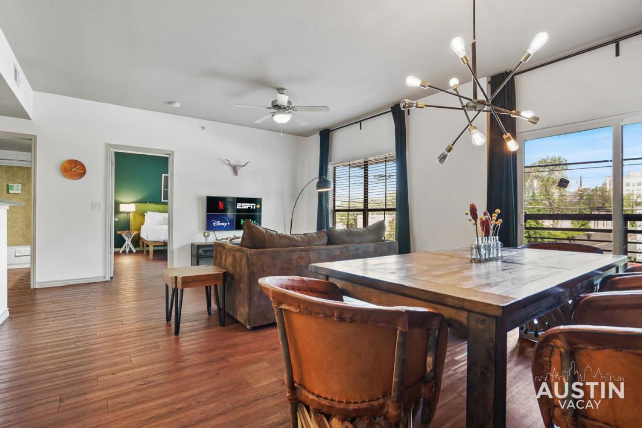 Stylish 4Br With Smart Tv And Free Garage Parking Lejlighed Austin Eksteriør billede