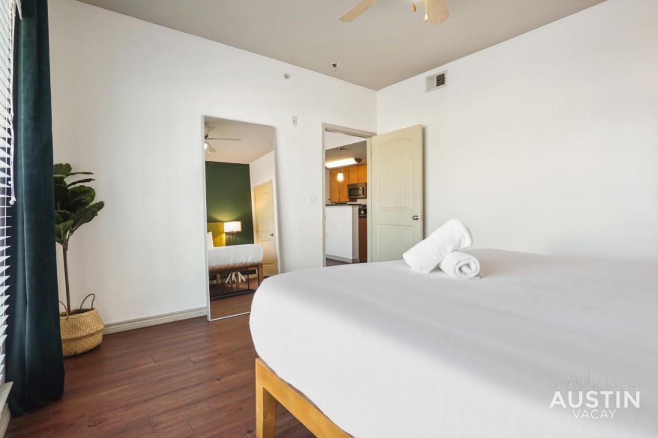Stylish 4Br With Smart Tv And Free Garage Parking Lejlighed Austin Eksteriør billede