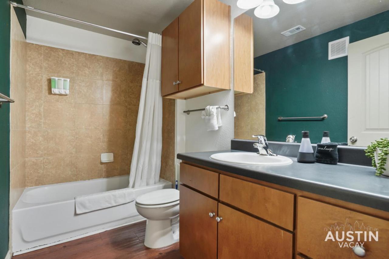 Stylish 4Br With Smart Tv And Free Garage Parking Lejlighed Austin Eksteriør billede