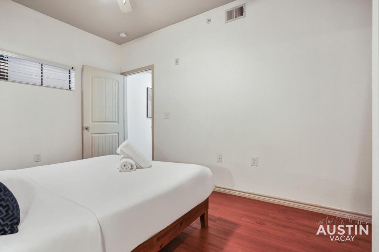 Stylish 4Br With Smart Tv And Free Garage Parking Lejlighed Austin Eksteriør billede